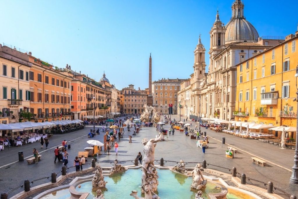 famous squares in Rome Italy