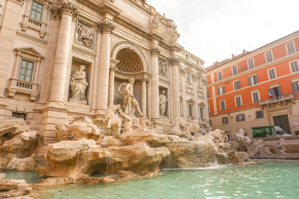 trevi fountain ShegoWandering travel inspiration italy 6 Italian habits we love - Learn about Italy