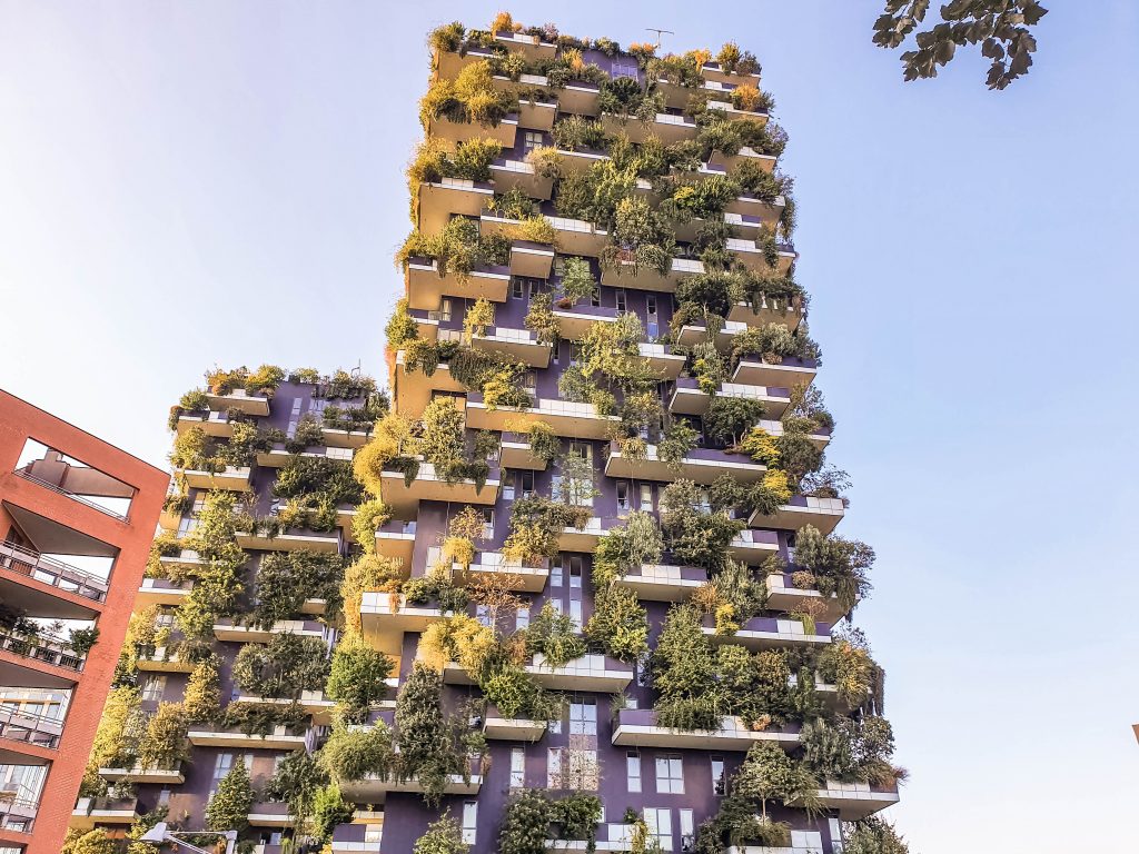 vertical forest isola milan italy