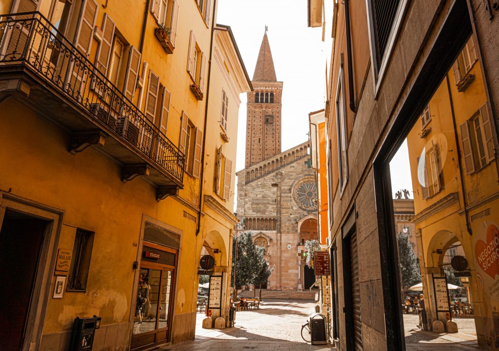 duomo di piacenza italy