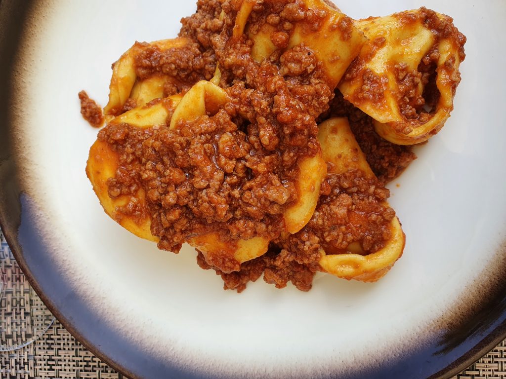 cappellacci di zucca con ragu, ferrara