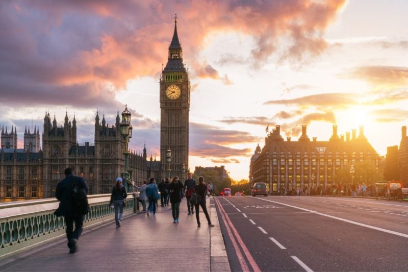 10 Tips to travel alone to London