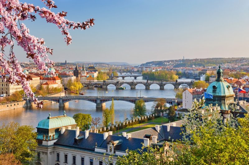 10 tips to travel alone to Prague